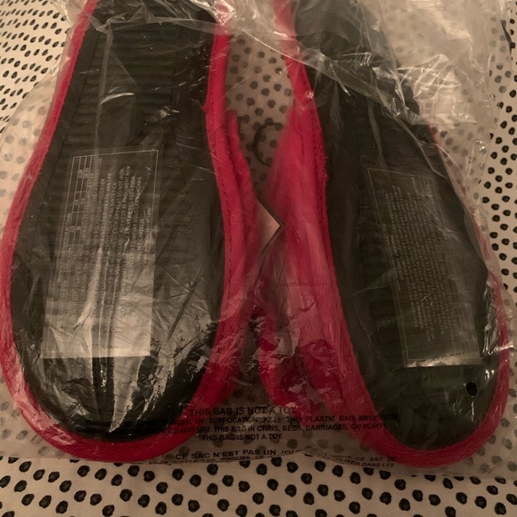 Victoria’s Secret Red Velvet Bow Slippers M 7-8 - Picture 3 of 3